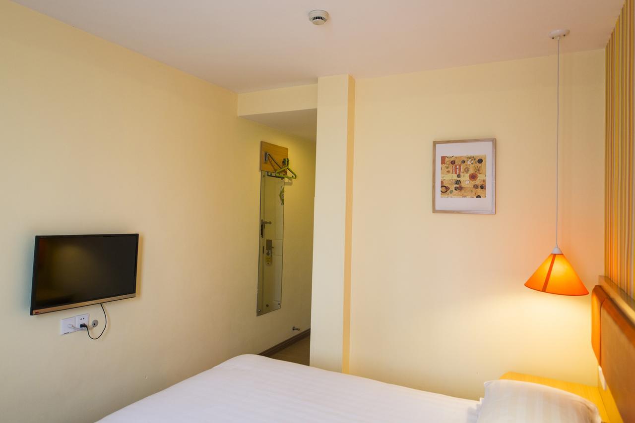 Home Inn Chengdu Kuanzhai Alley New City Square Εξωτερικό φωτογραφία